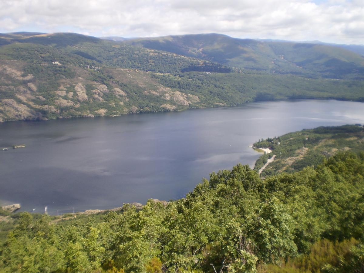Cabanas Madarsu Vigo de Sanabria Екстер'єр фото